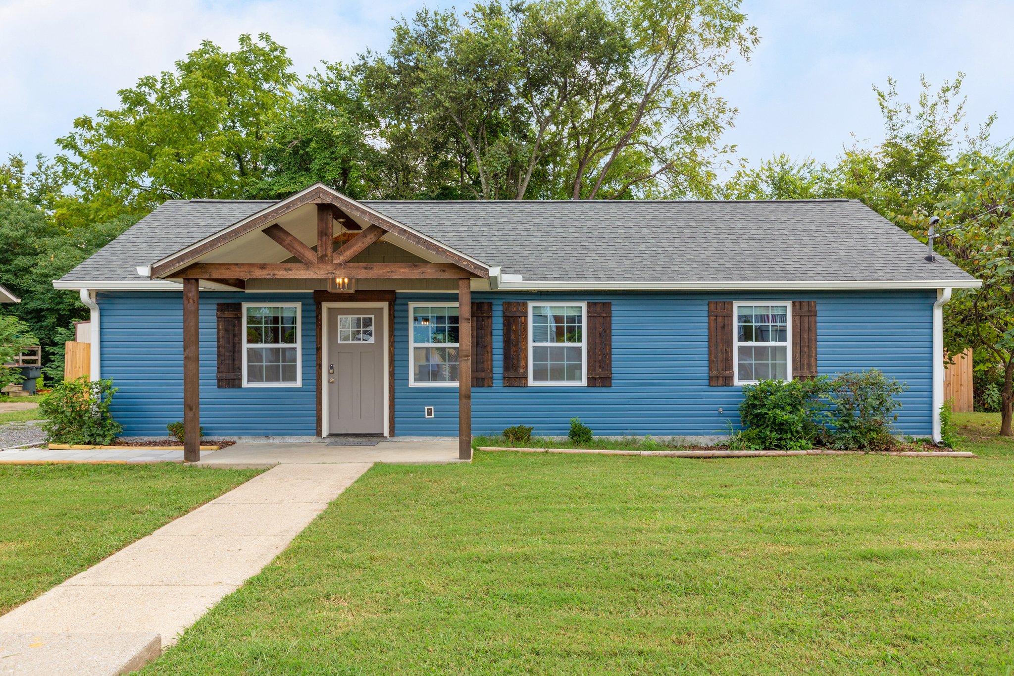 Nashvillle House: 2149 Rock City St