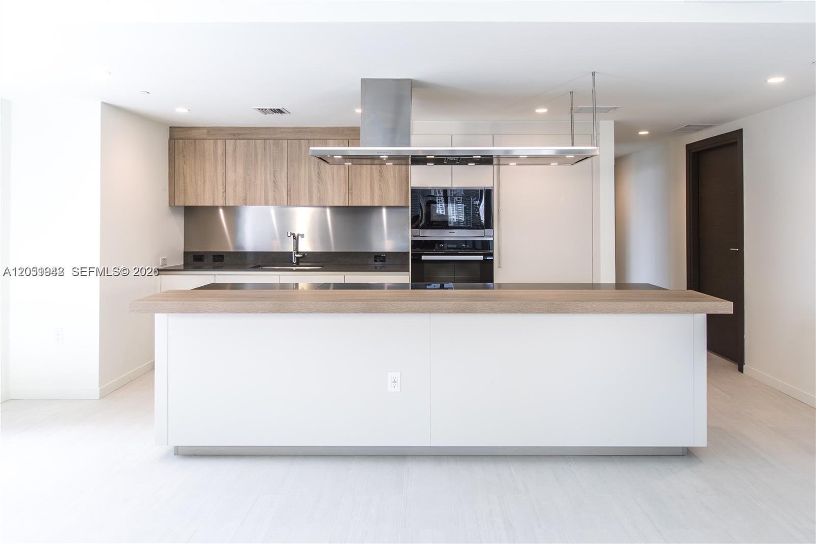 Miami Condo: 1000 Brickell Plz # 2110