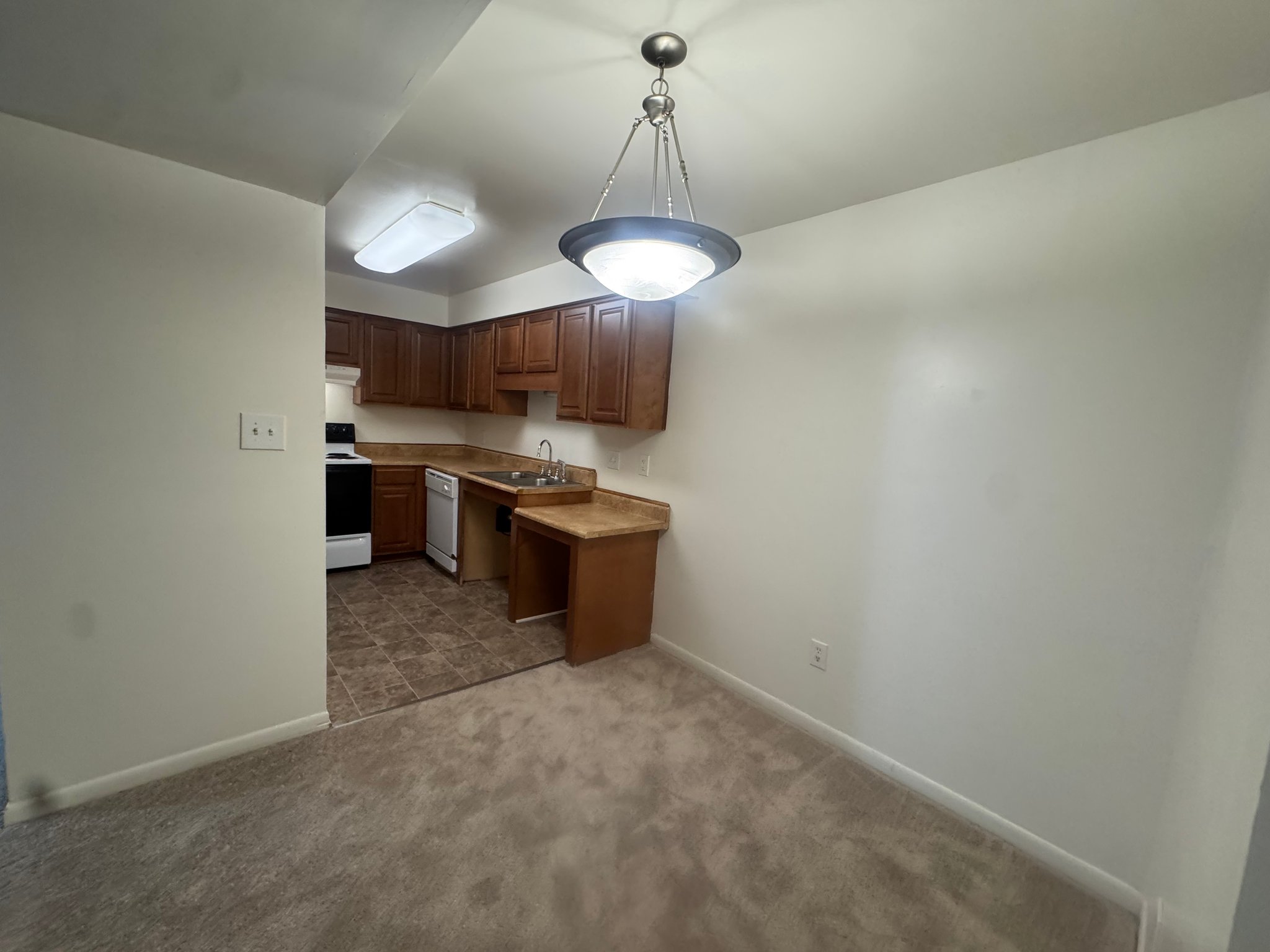 Lynchburg Apartment: 600 Reusens Road