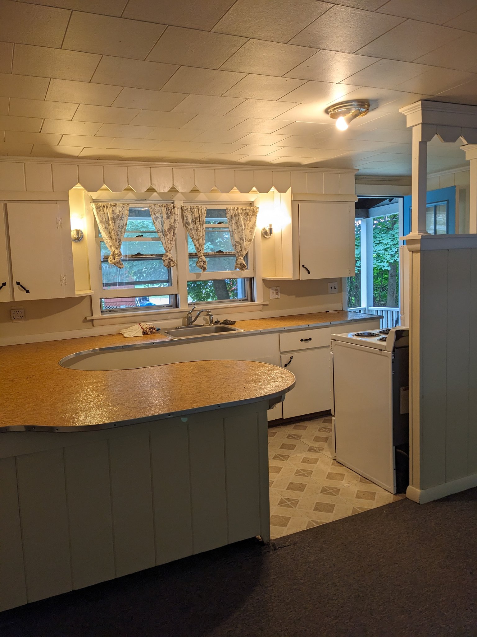 Bangor Apartment: 518 Essex St