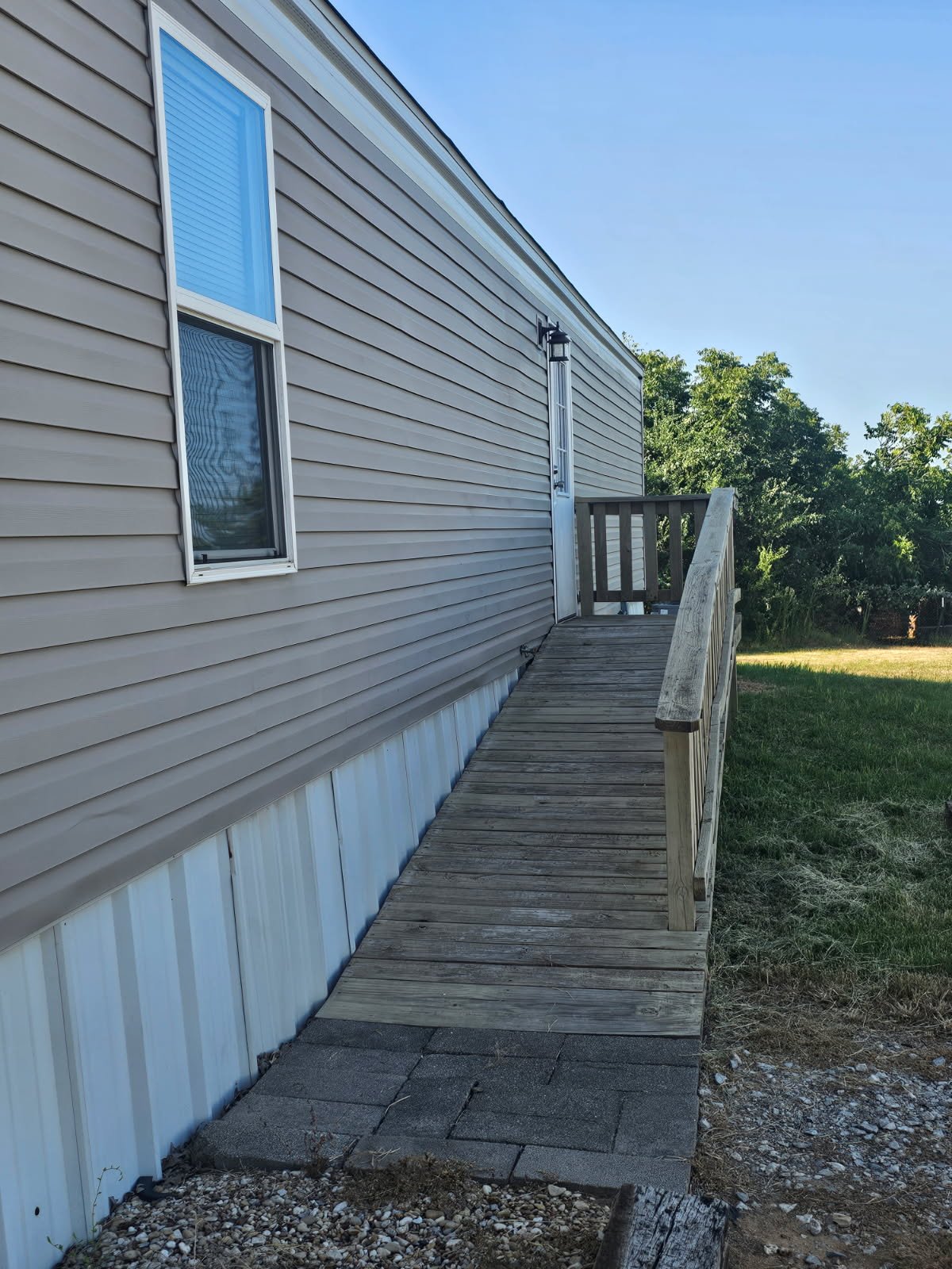 Azle House: 12179 FM 730 N