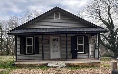 Statesville House: 1021 Old Charlotte Rd