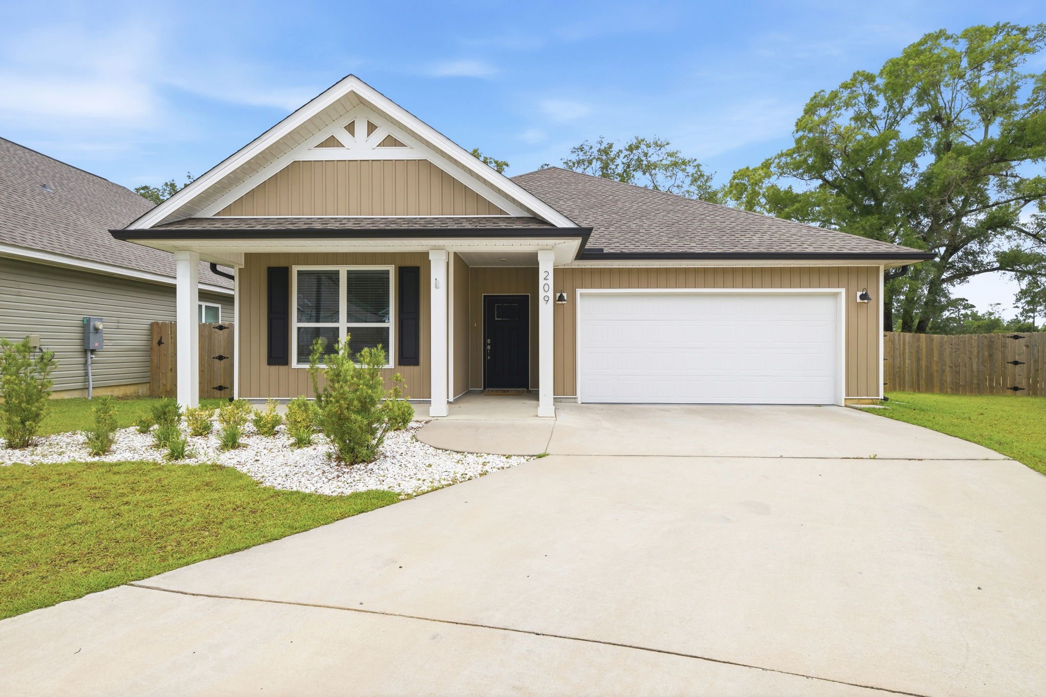 Cantonment House: 209 Camellia Dr