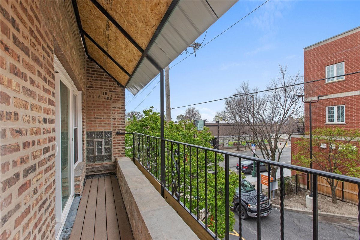chicago House: 3246 n central ave