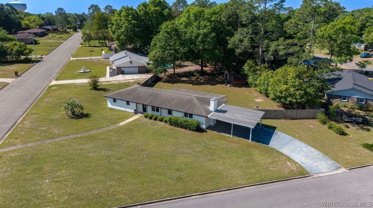 Enterprise House: 209 Briarhill Rd