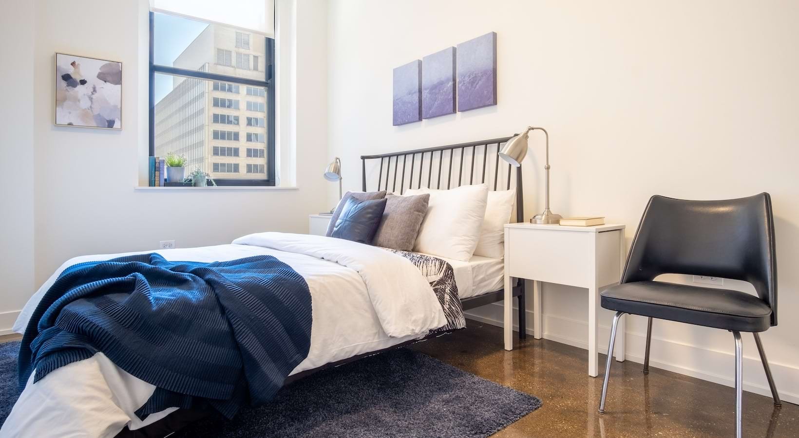 Chicago Apartment: 35 E Adams St
