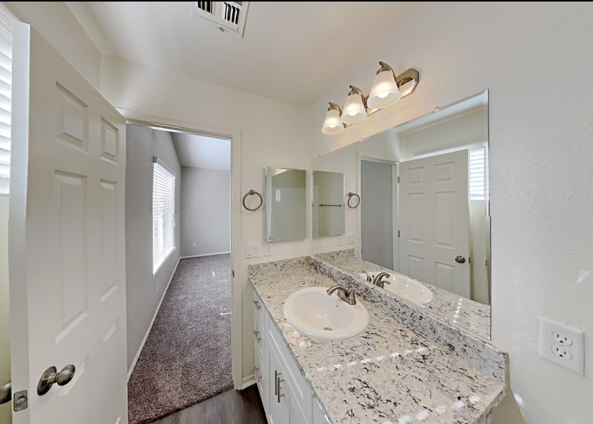 Griffin House: 650 Laura Dr
