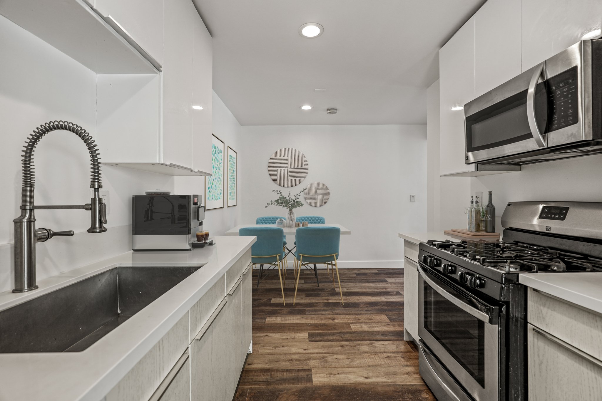 Los Angeles Apartment: 2730 Raymond Avenue