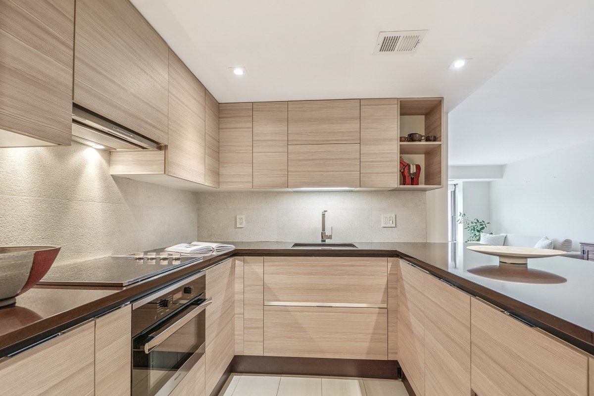 Washington Condo: 1080 Wisconsin Ave NW