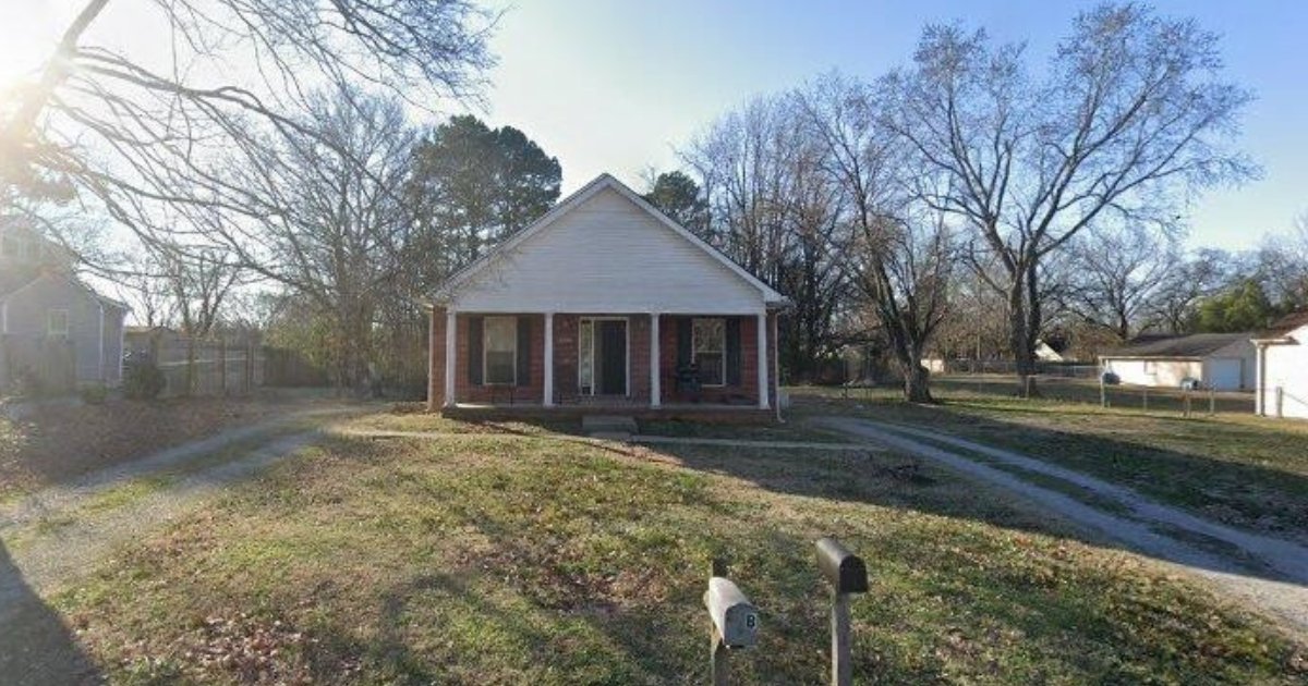 Columbia House: 206 7th Ave