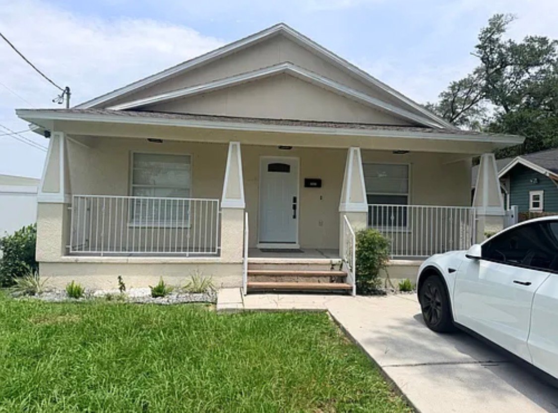 Tampa House: 802 E North Bay St