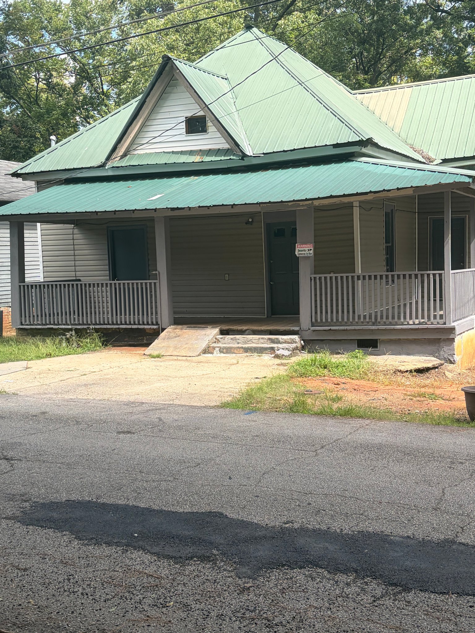 Lagrange House: 423 E Bacon St