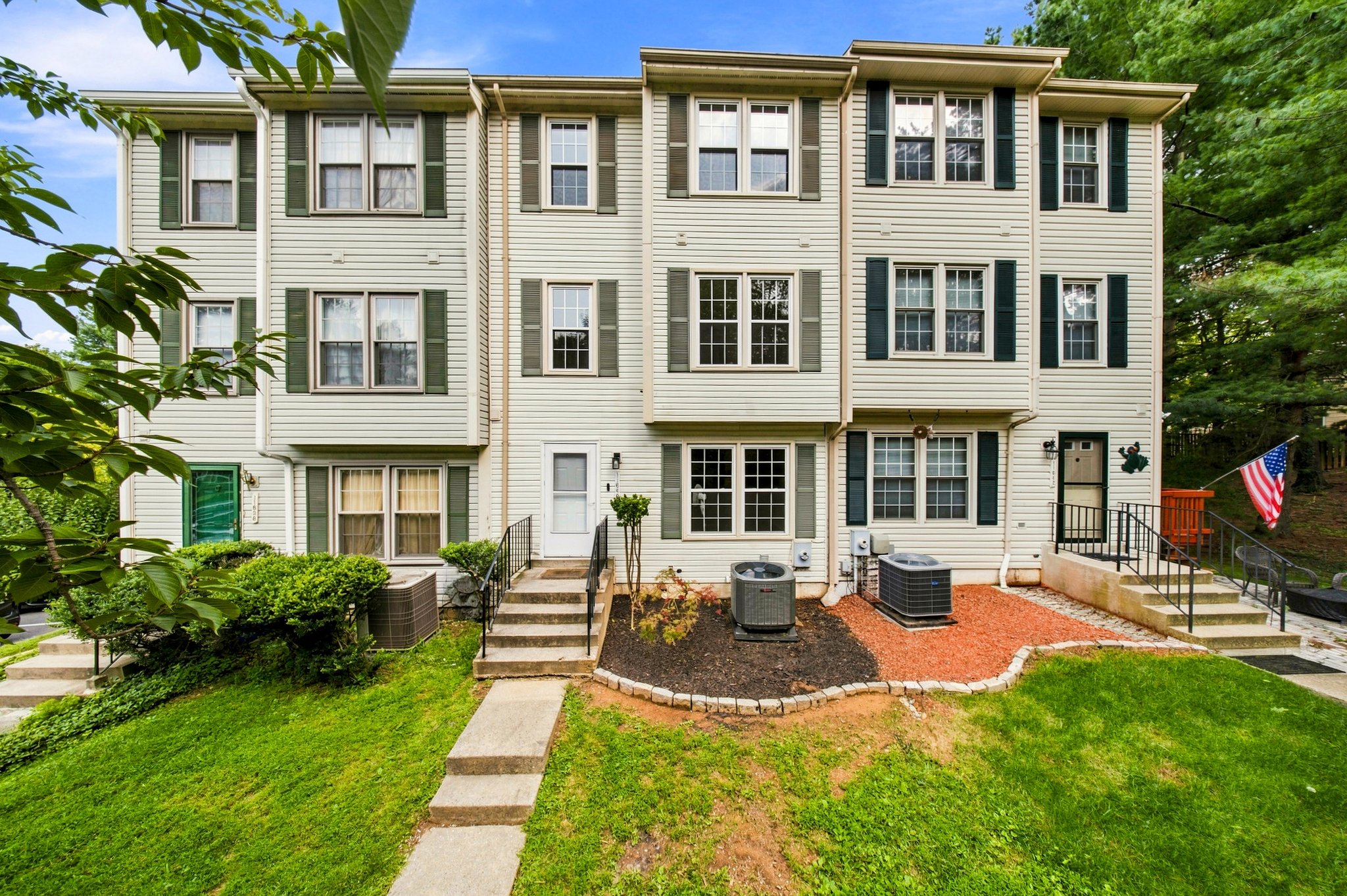 gaithersburg Townhome: 11640 pleasent meadow drive