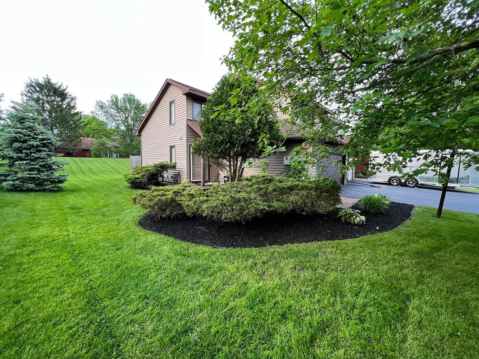 Slingerlands Townhome: 12 Oxford Rd