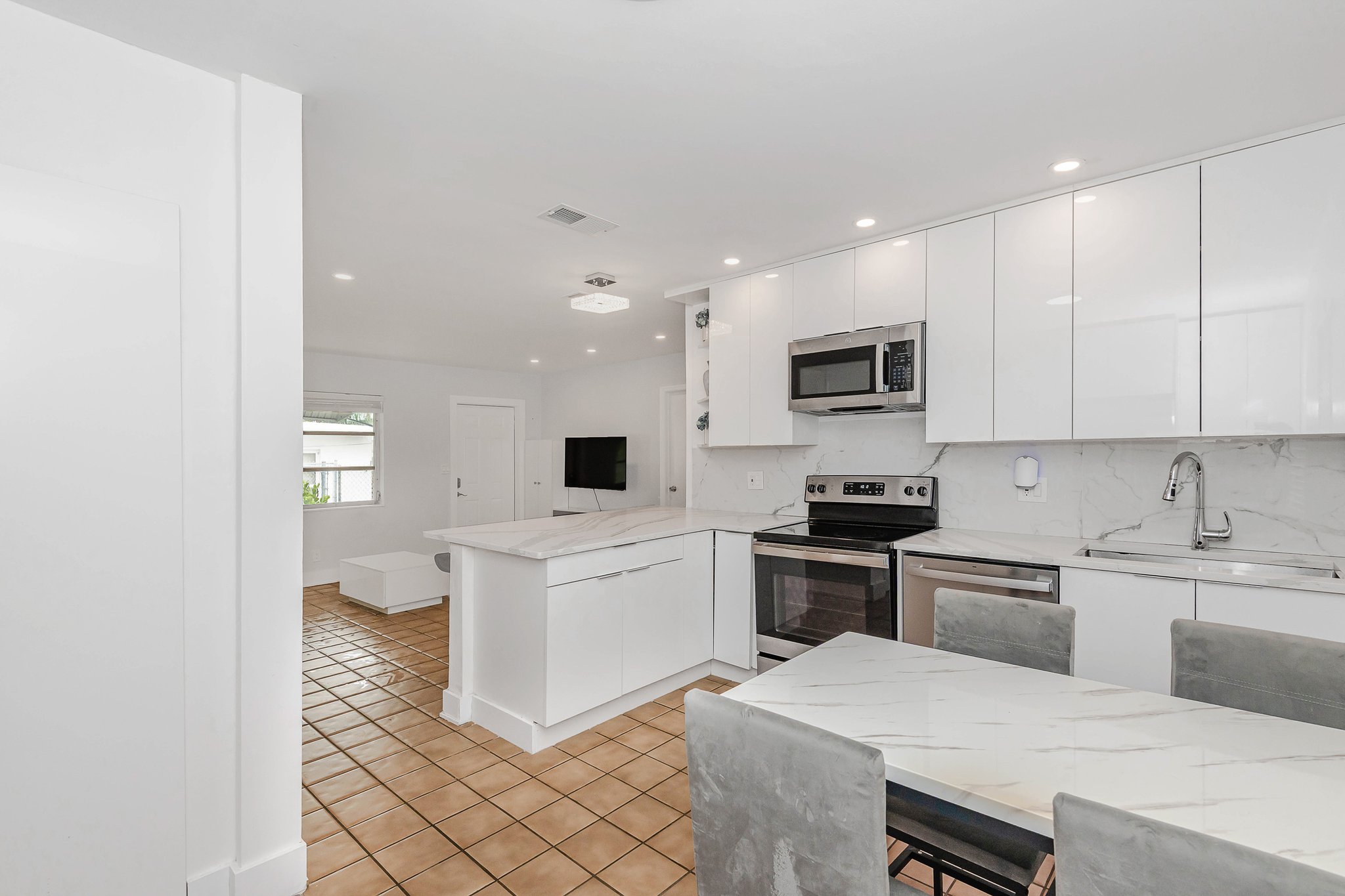Pompano Beach Multiplex: 2275 SE 6th Street Unit 2