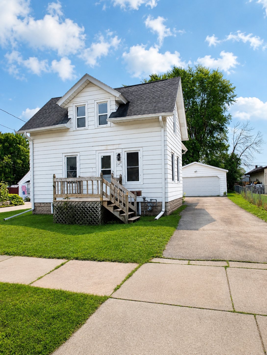 Appleton House: 1329 Commercial St