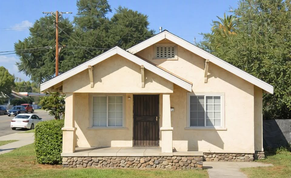 Pomona House: 591 W. Monterey Ave