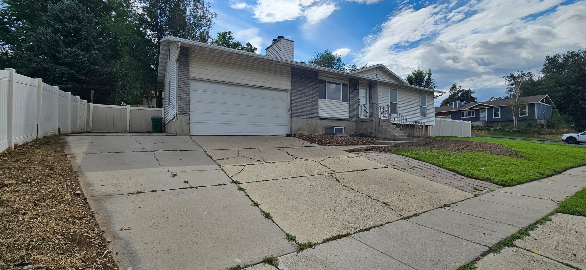 Sandy House: 11809 S 1000 E