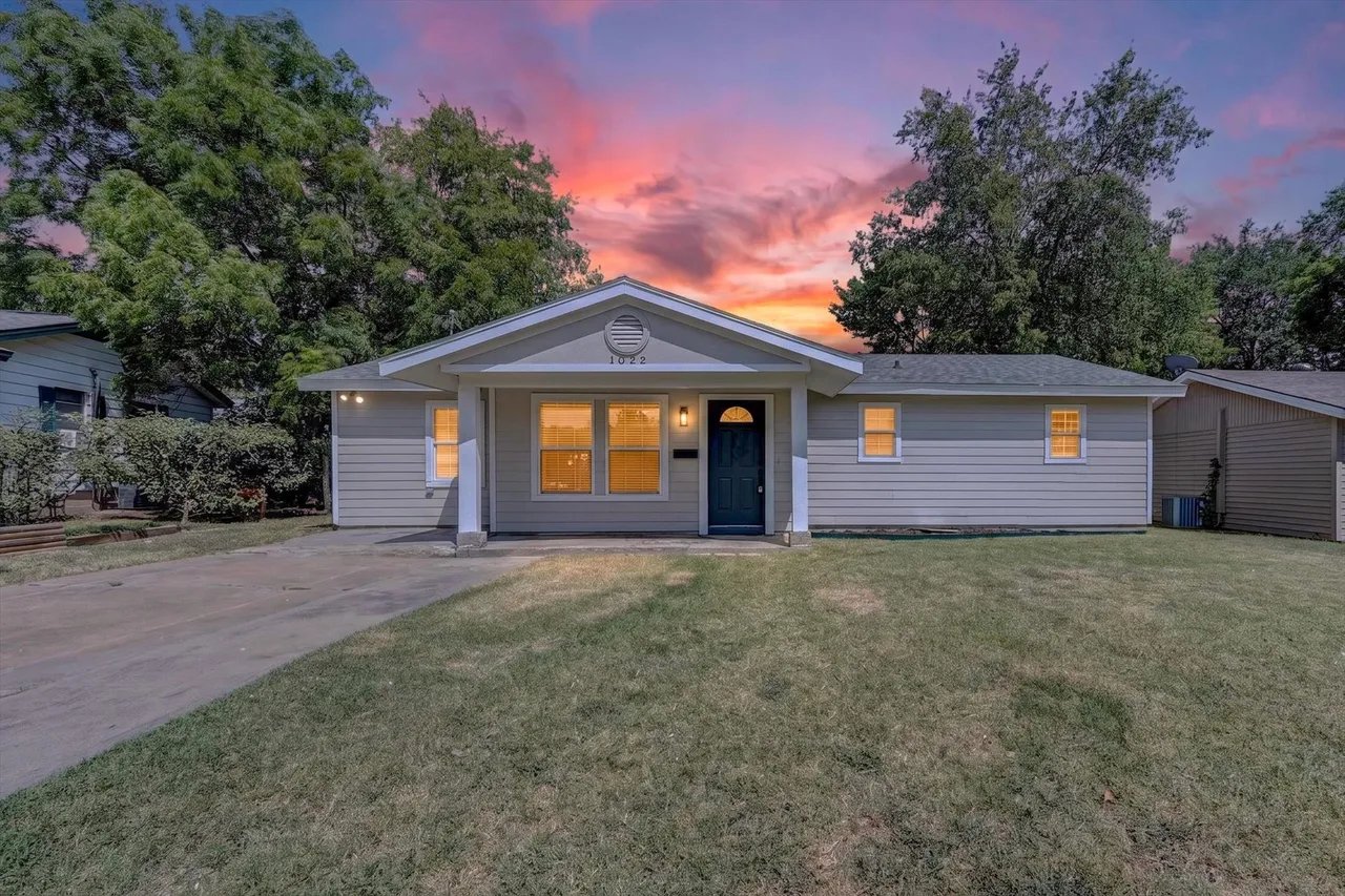 Euless House: 1022 Denton Drive