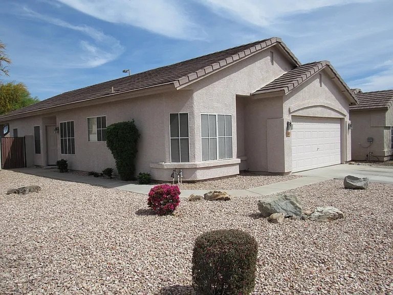 Surprise House: 17617 N Larkspur Ln