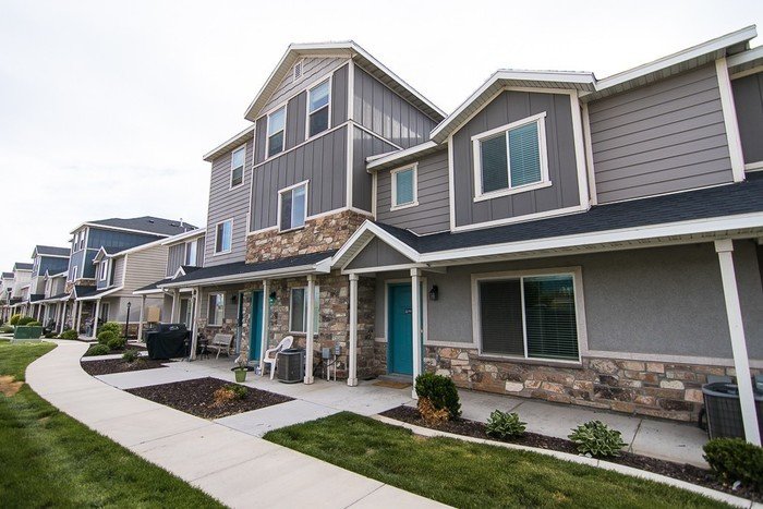 Vineyard Townhome: 747 E 150 N