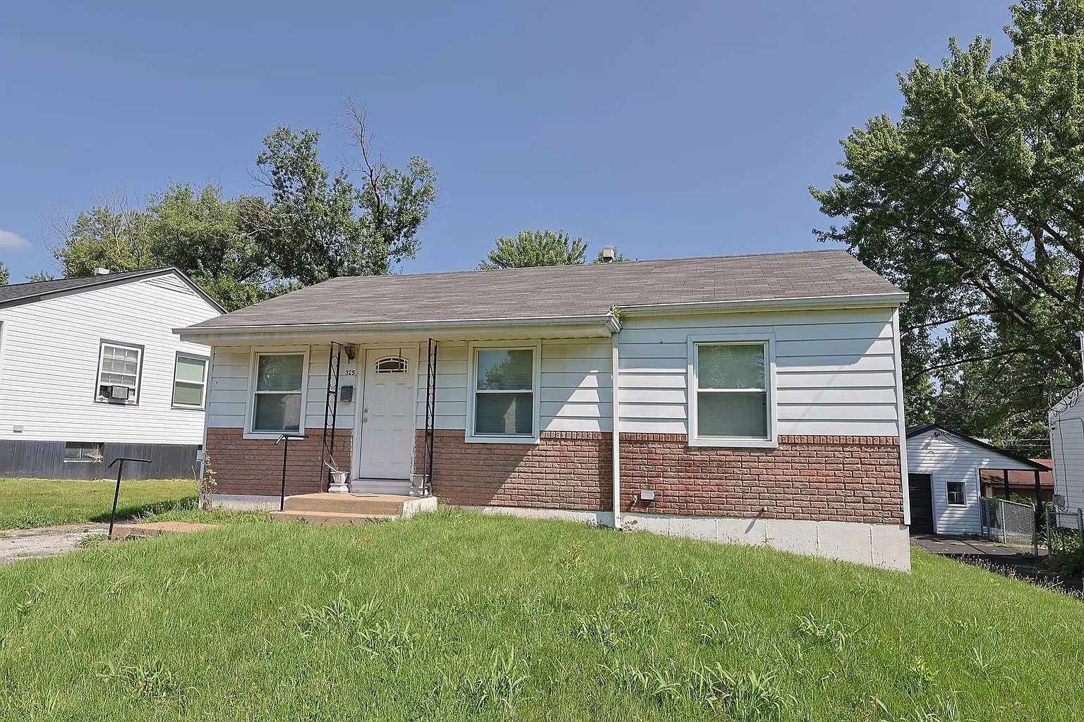 Saint Louis House: 325 Caithness Rd