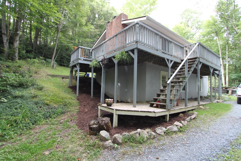 Boone House: 416 Rainbow Mountain Rd