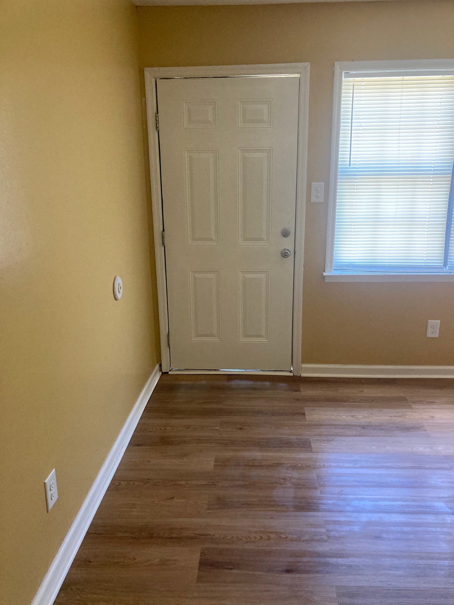 Demopolis Apartment: 405 South Commissioners Avenue