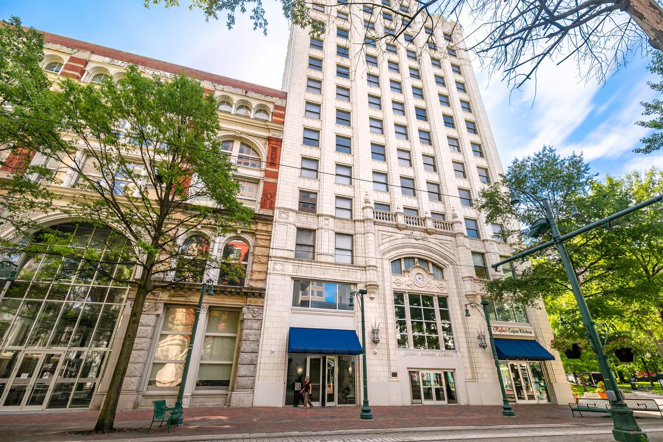 Memphis Apartment: 62 N Main St