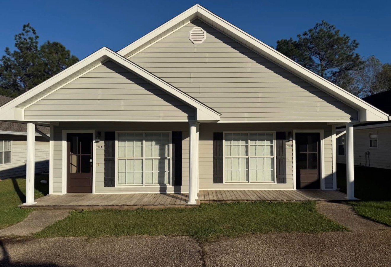 Hattiesburg Multiplex: 216 Hawthorne Dr