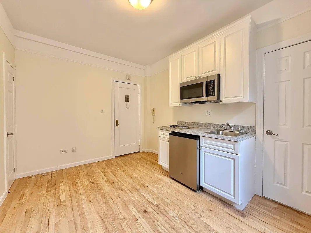 New York Apartment: 305 West 45th Street