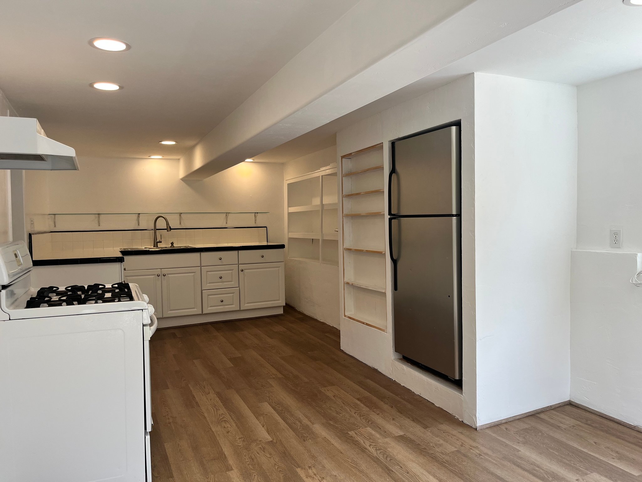Cardiff Apartment: 1422 Summit Ave