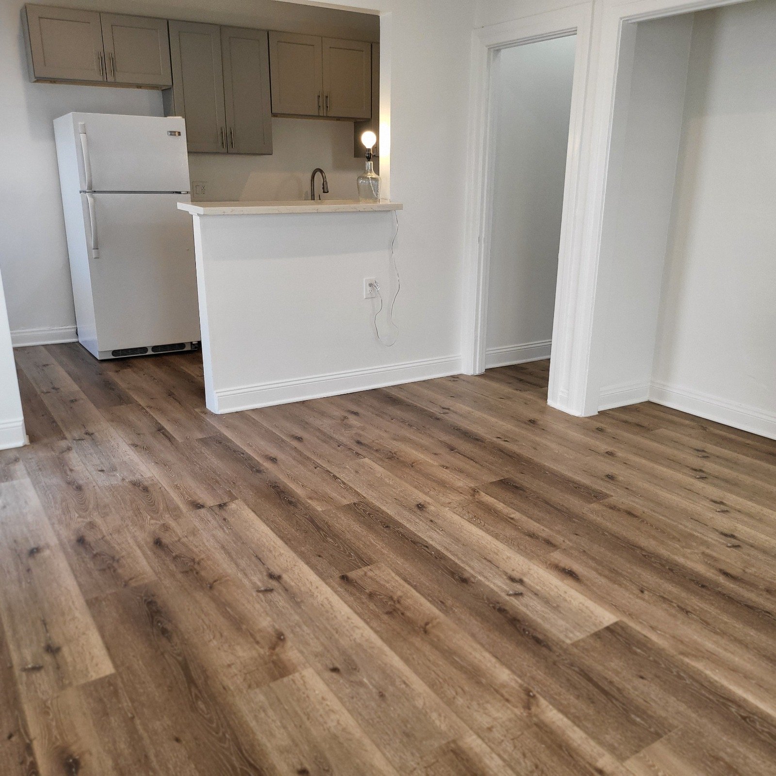 Los Angeles Apartment: 833 1/3 N Formosa Ave