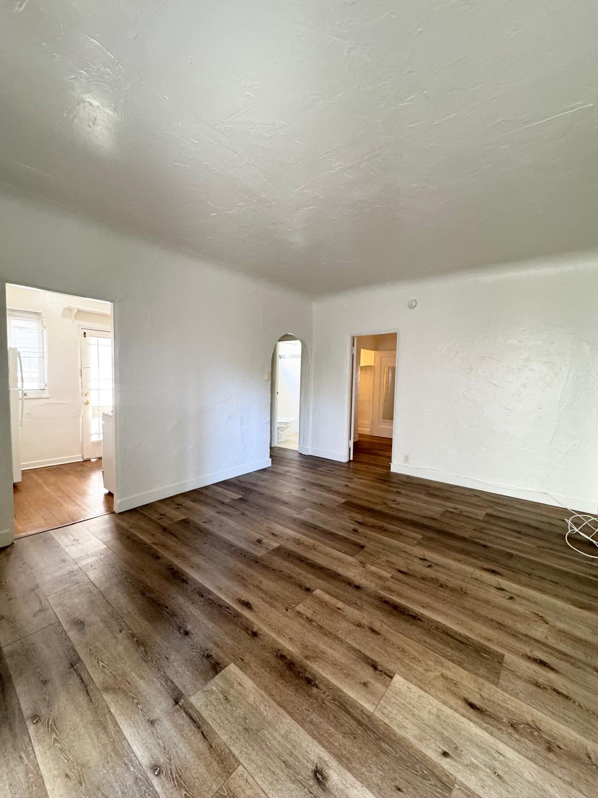 Los Angeles Apartment: 808 2/5 n poinsettia pl