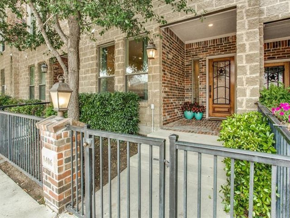 Dallas Townhome: 1406 Pecos St