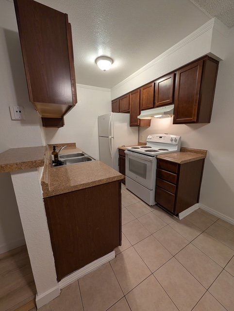 Winnetka Condo: 20234 Cantara St