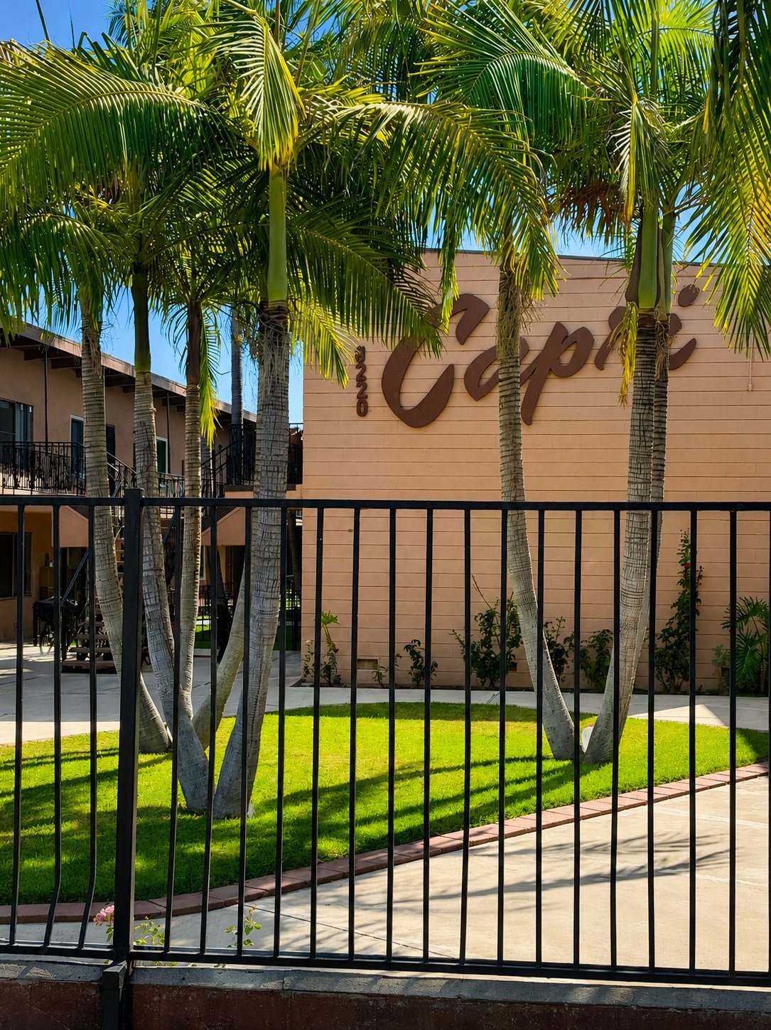 Downey Apartment: 8220 Telegraph Rd