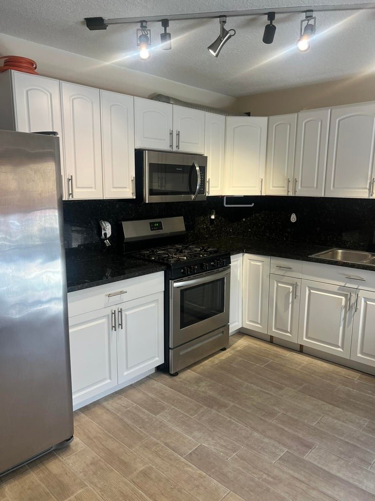 Lake Worth Townhome: 2318 Waterside Drive