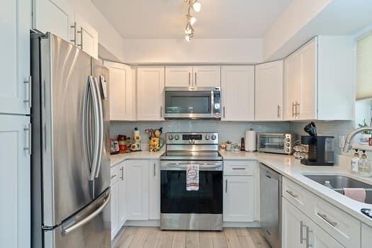 Atlantis Condo: 415 Pine Tree Court 16