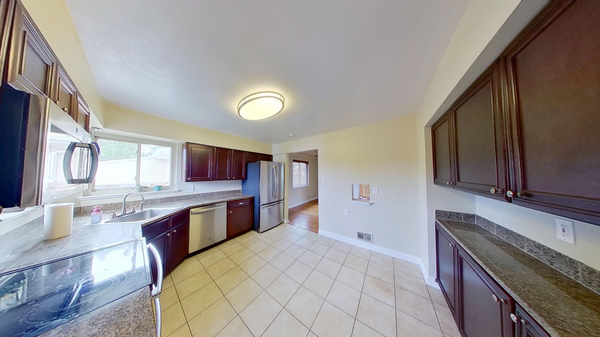 Edgewater House: 2230 Marshall St