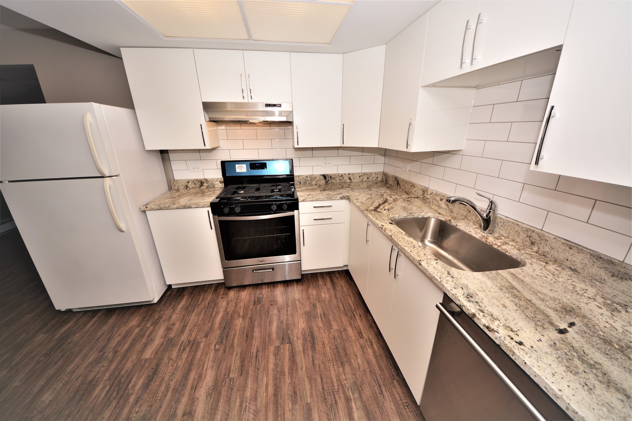 Hickory Hills Apartment: 9422 S 78th Ct