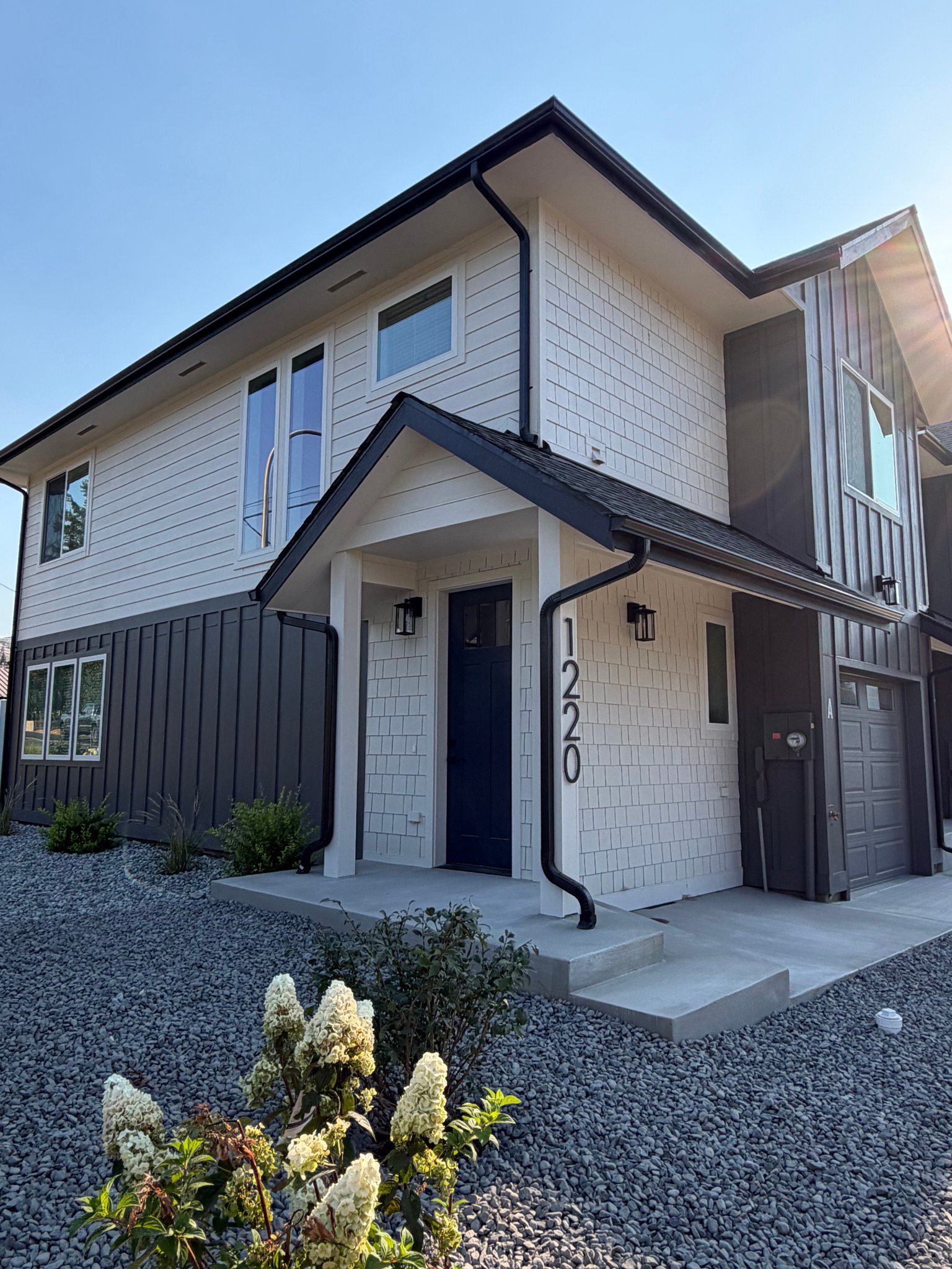 Wenatchee Townhome: 1220 S Miller St