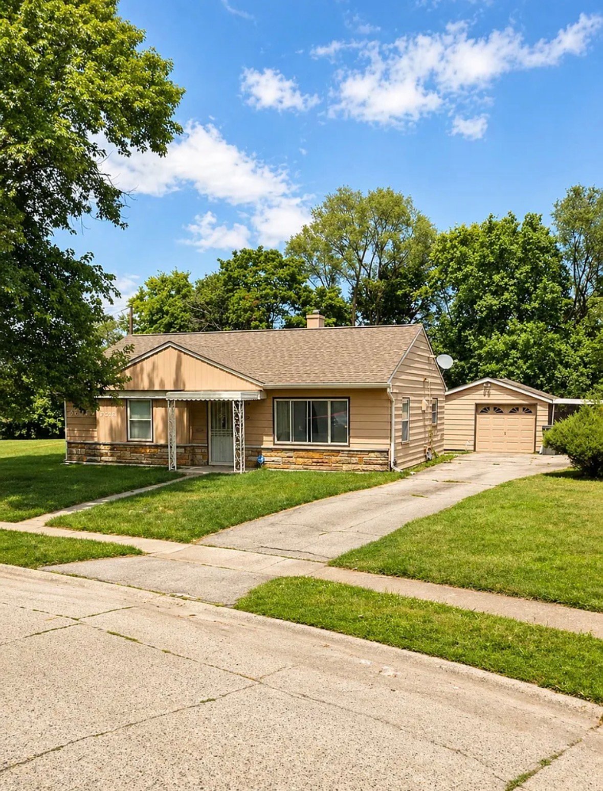 Indianapolis House: 1445 East Lynn Drive