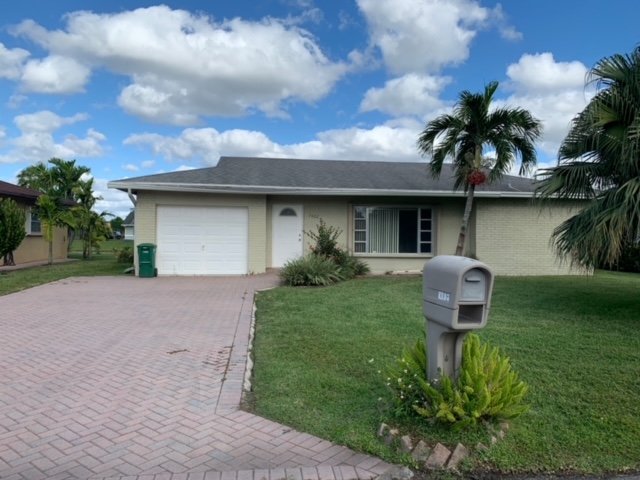 Tamarac House: 7402 NW 94 Avenue