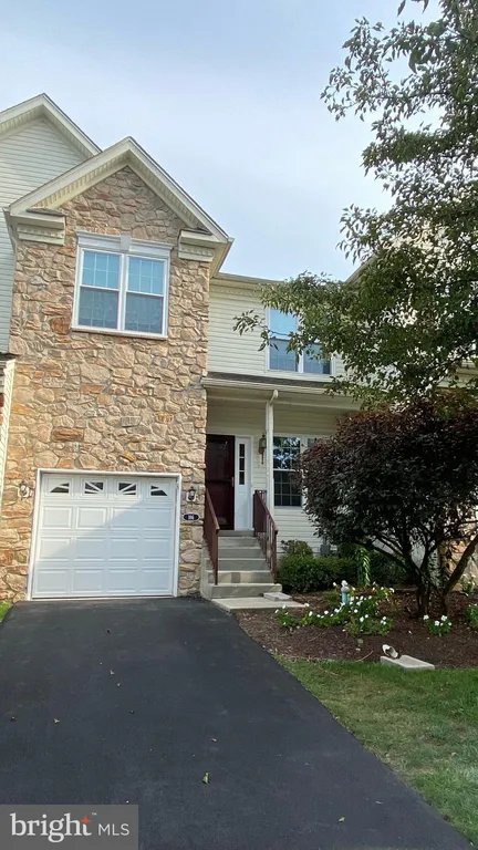 West Chester Townhome: 186 Birchwood Dr