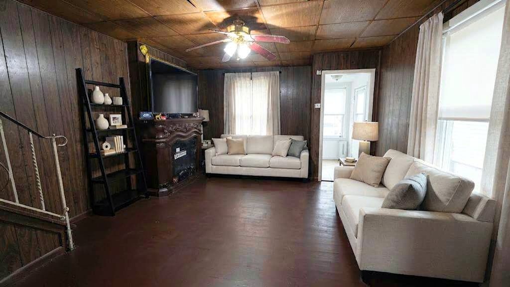 Trenton House: 43 Edgemere Ave