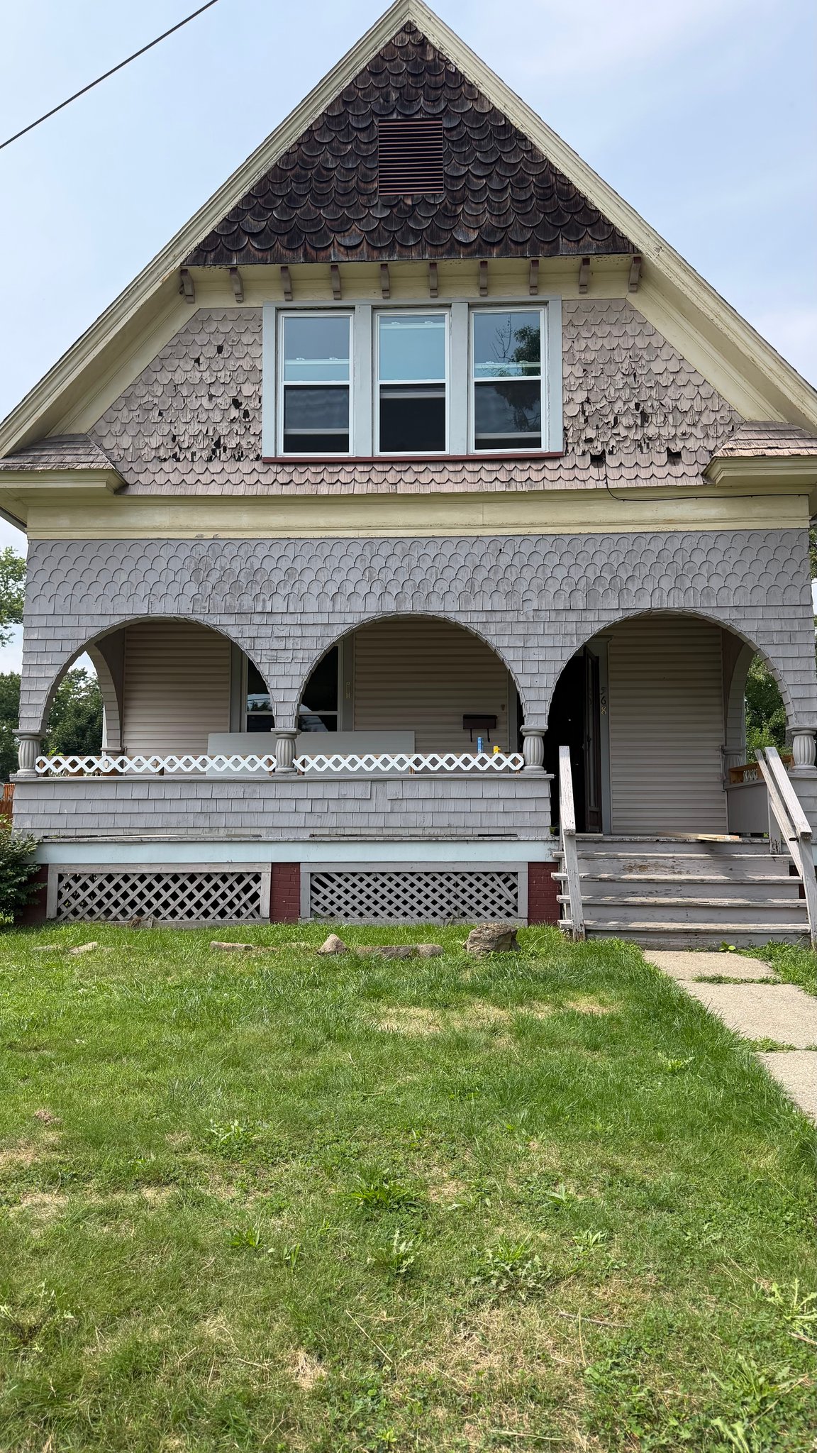 Sharon House: 568 Lafayette Ave
