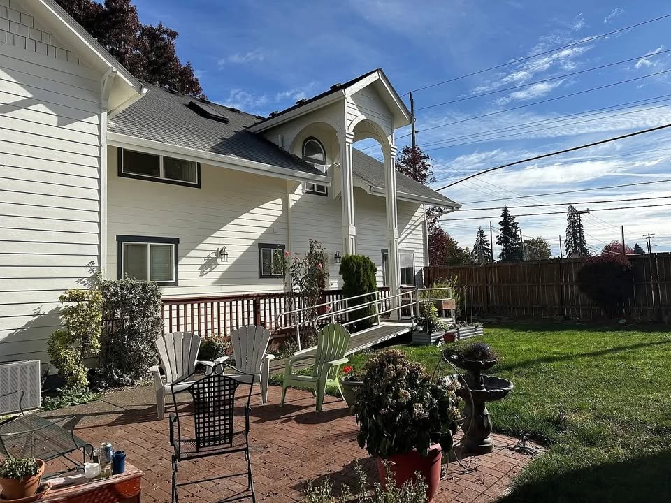 Hubbard Single Room: 3289 3rd St