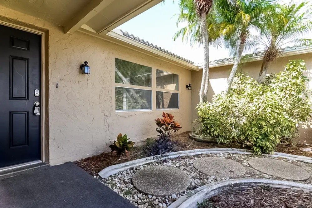 holiday House: 2851 US-19