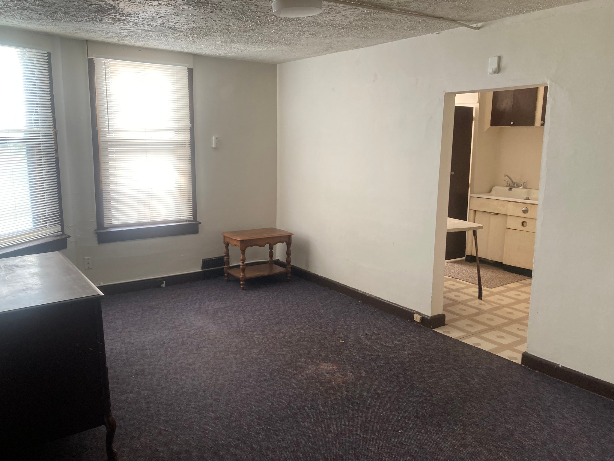 Milwaukee Apartment: 3431 W Kilbourn Ave